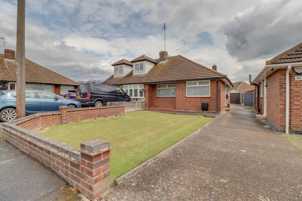 Lucerne Walk, Wickford