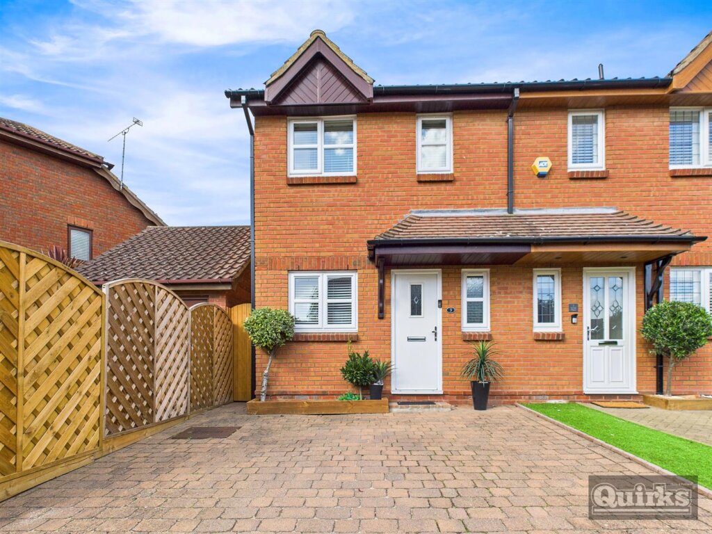 Irvine Place, Wickford