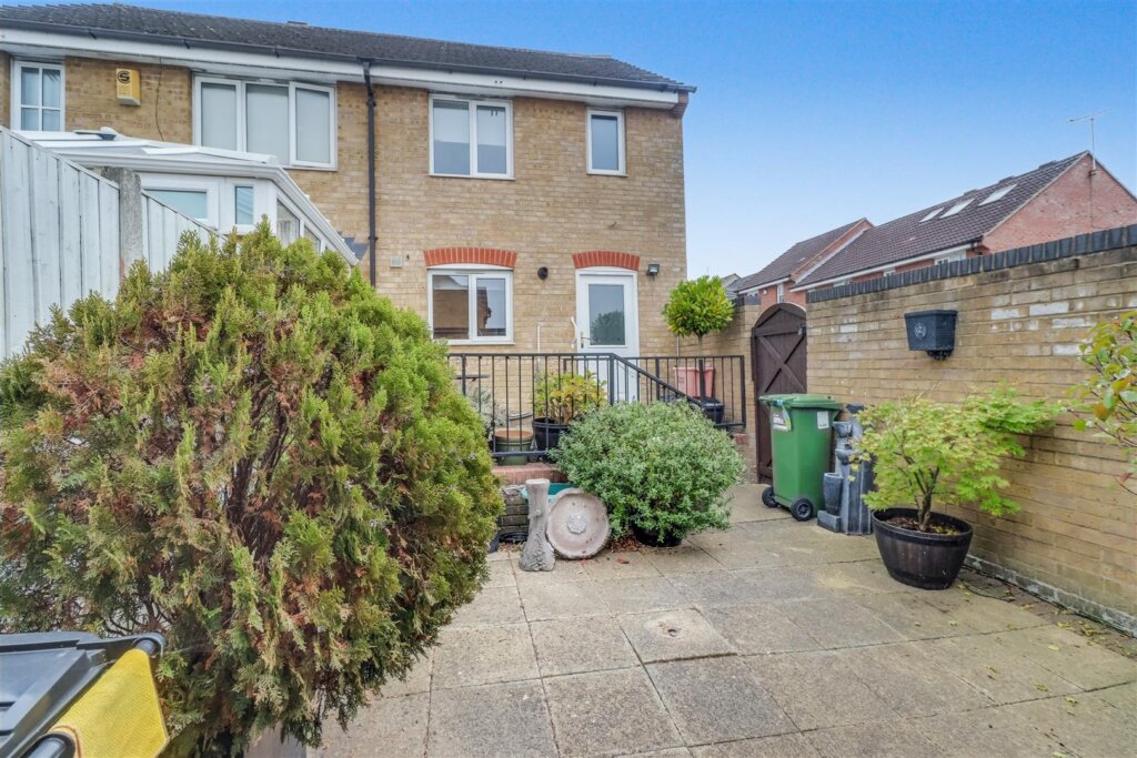 Crawford Chase, Wickford