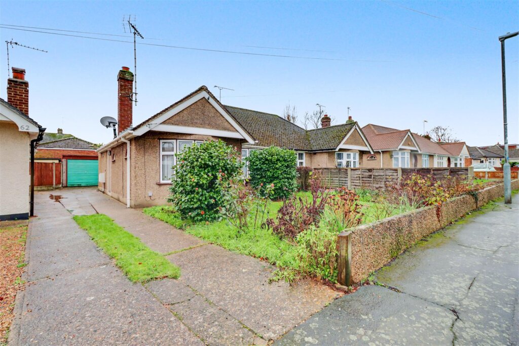 Lucerne Walk, Wickford