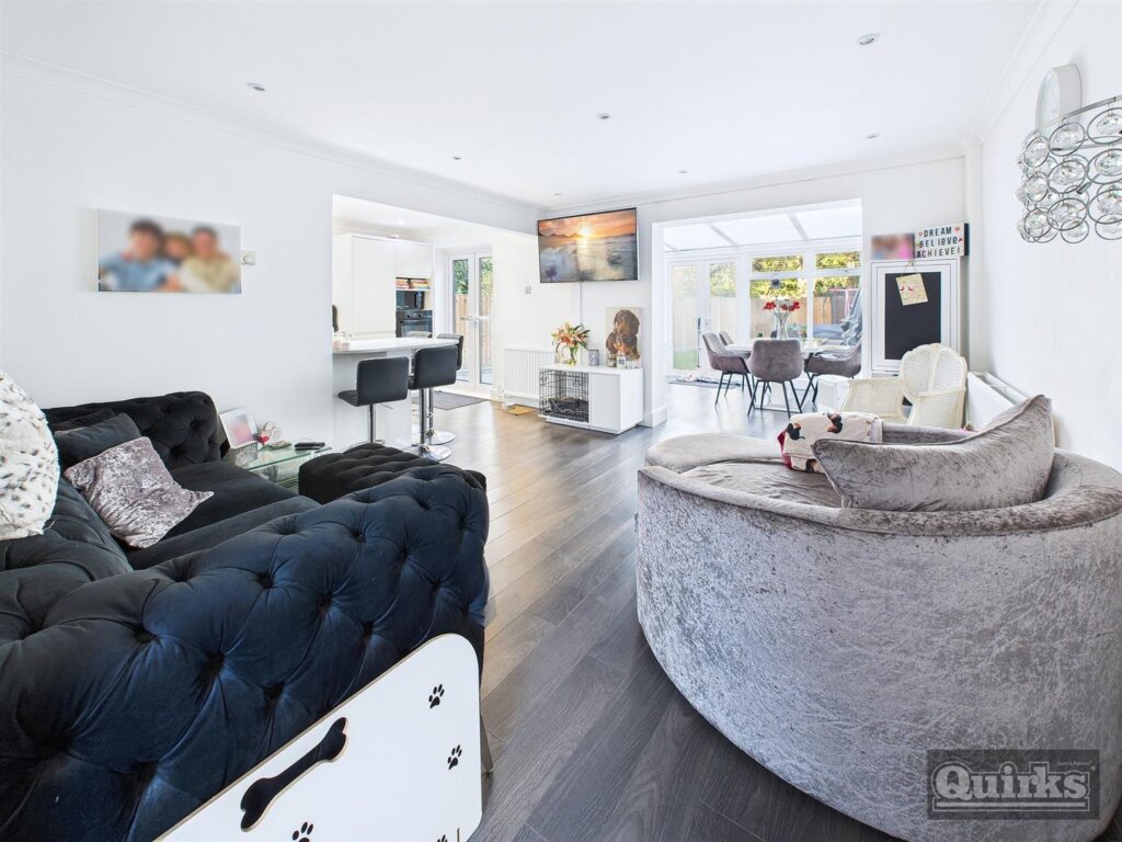 Wood Green, Basildon