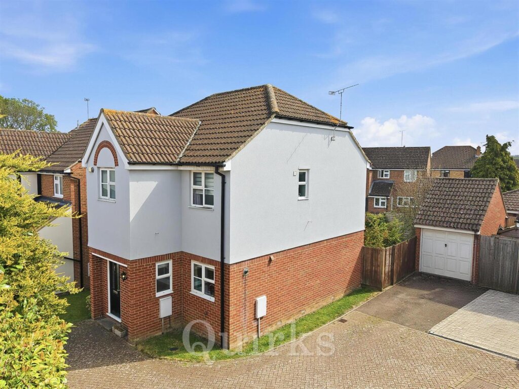 Lampern Crescent, Billericay