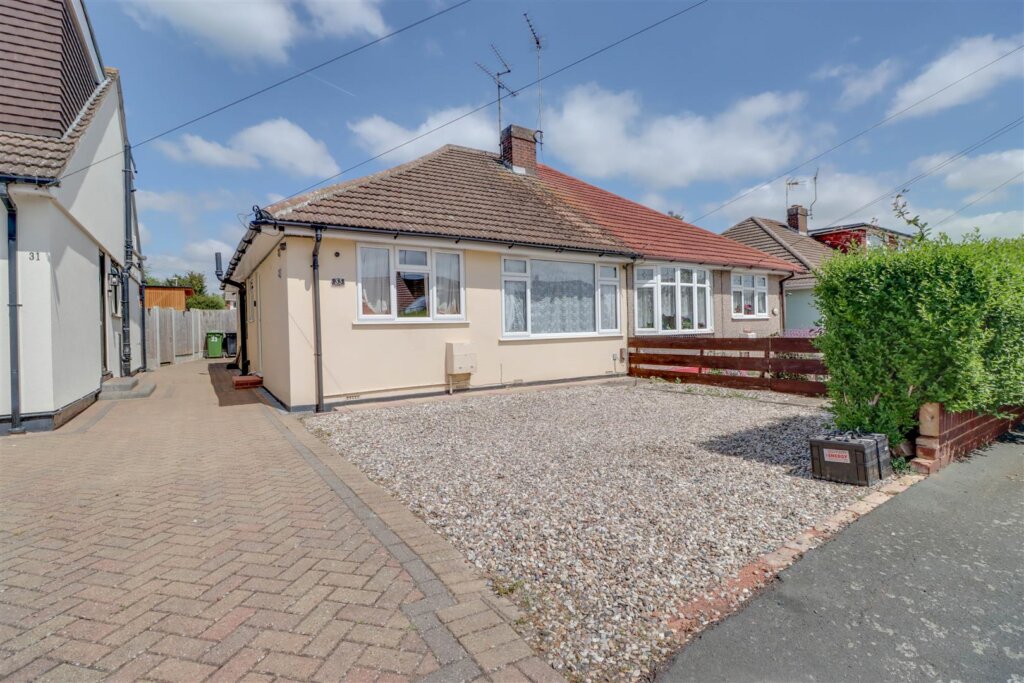 Lucerne Walk, Wickford