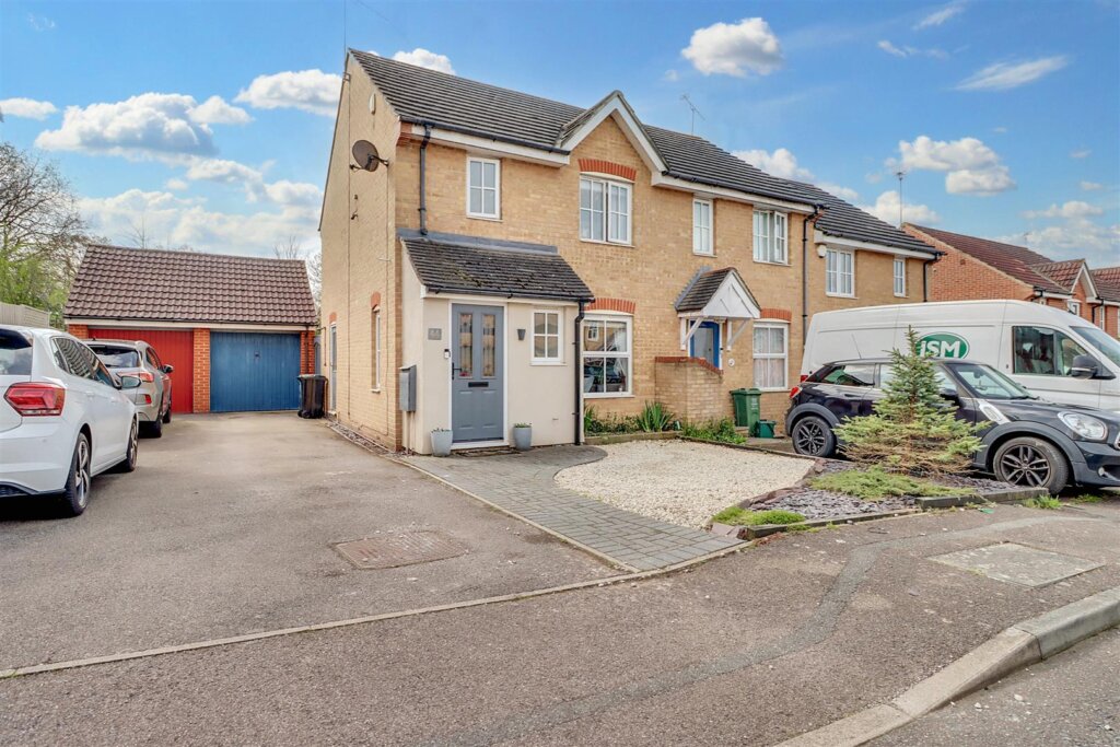 Crawford Chase, Wickford