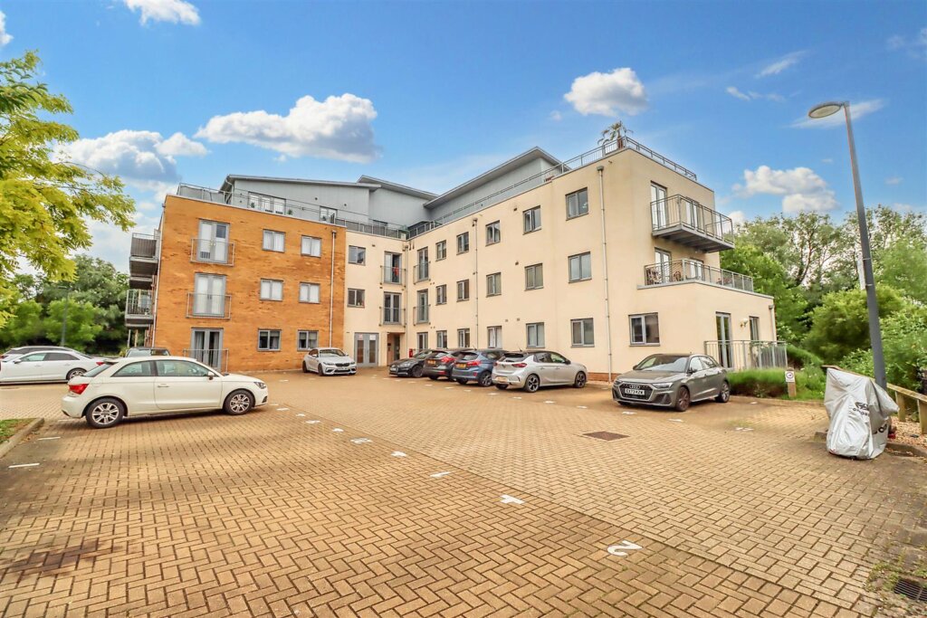 Golden Jubilee Way, Wickford