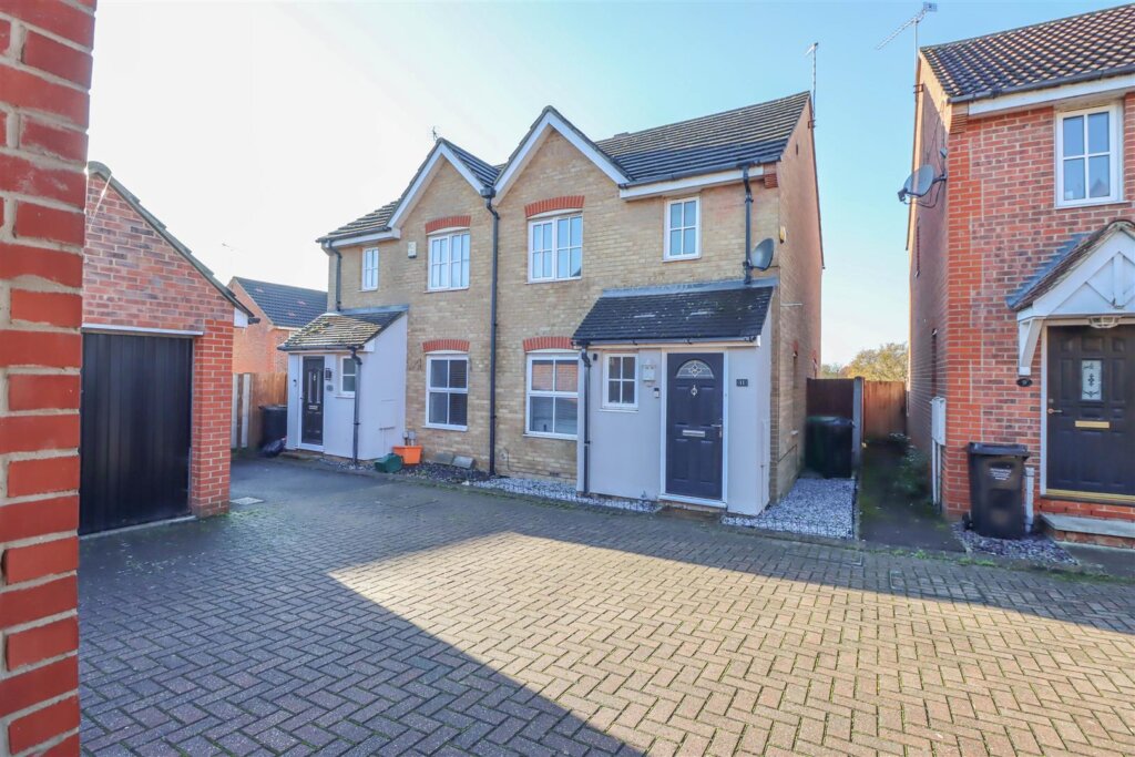 Davidson Gardens, Wickford