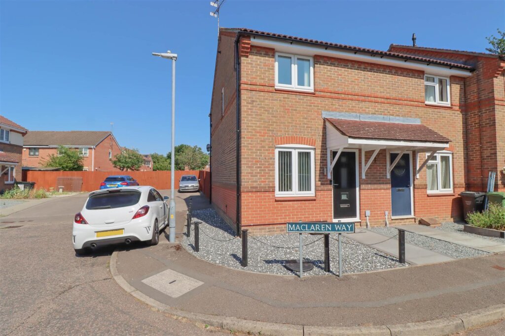 Maclaren Way, Wickford
