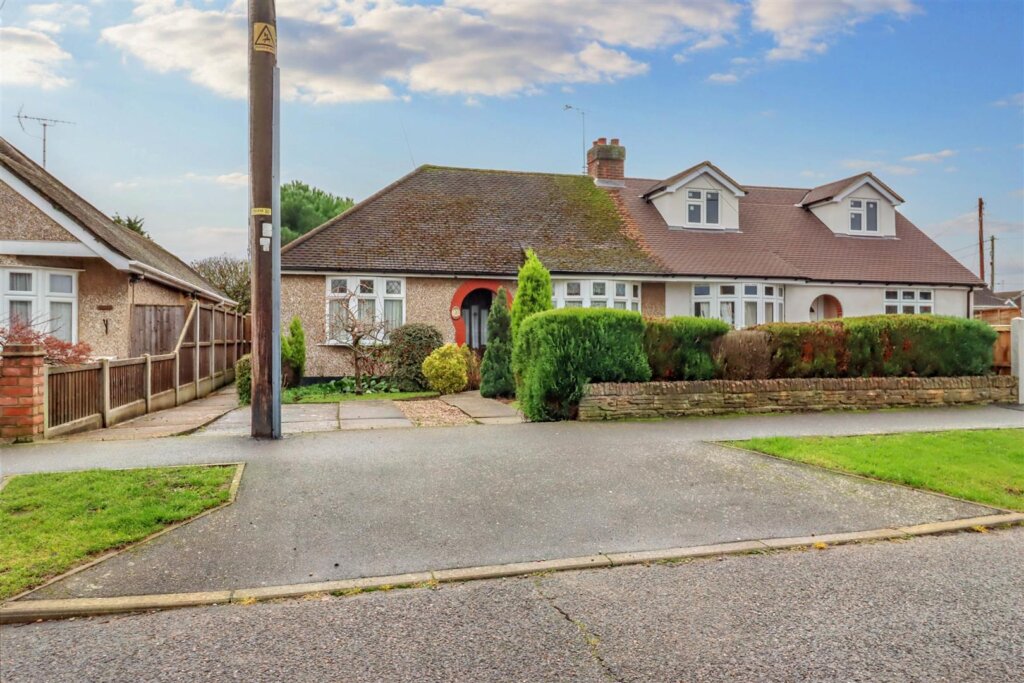 Almond Avenue, Wickford